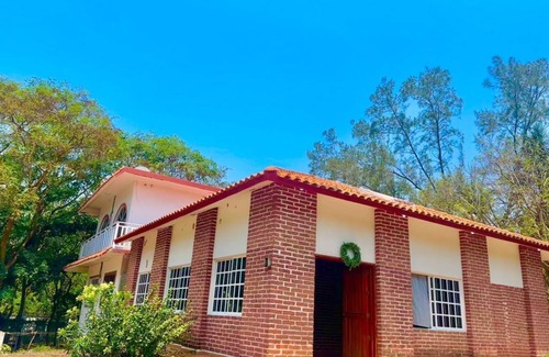 Actopan House | Large multi-family home, pet-friendly, 100mts from the beach, large parking.