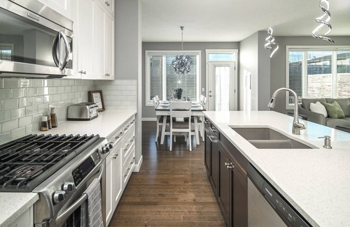 Evanston House | Large new family home near Airport and mall! I AC I Garage I Sleep 16+