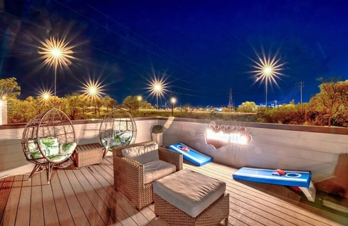 Berry Hill House | Large New Luxury Home! Rooftop Views w/Hot Tub!