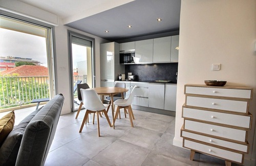 Cap-d'Antibes Apartment | Large, newly renovated studio, quiet, 100 metres from the beautiful La Salis beach