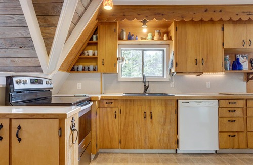 Agate Beach House | Large Newport Home, Close to Beach & Coastal Attractions!