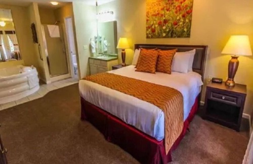 Branson Resort | Large One B/R Suite adjacent Thousand Hills Golf near Theater Strip (center)