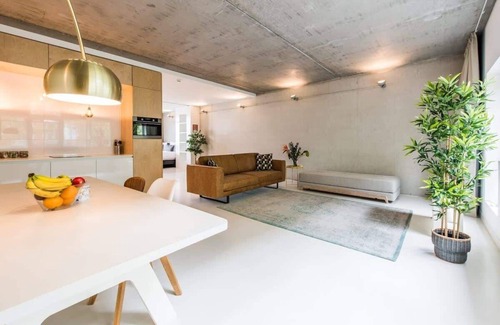 Westpoort Apartment | Large One-bedroom Apartment