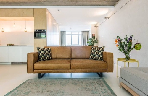 Westpoort Apartment | Large One-bedroom Apartment