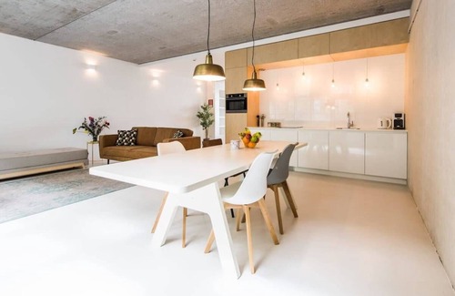 Westpoort Apartment | Large One-bedroom Apartment