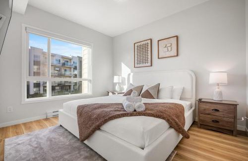 Southeast Calgary Apartment | Large Open Concept Luxury Apartment with AC, 70" Smart TV with Netflix, Free Underground Parking & More