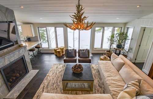 Lake of Bays Cottage | Large party Dock! Lush Luxury! Hot Tub! Sandy Beach! Southern Exposure!