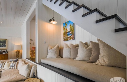 Lake of Bays Cottage | Large party Dock! Lush Luxury! Hot Tub! Sandy Beach! Southern Exposure!