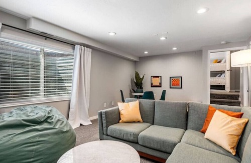 Farmington House | Large Peaceful Family-friendly Farmington Home near Lagoon