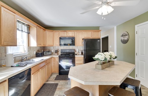 Albrightsville House | Large Pocono Mountain Getaway with hot tub, finished basement, bar & game room!