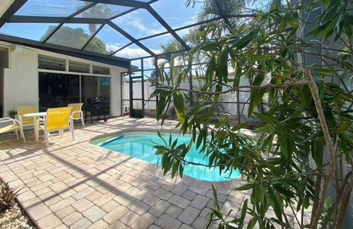 Belle Vista House | Large Pool Home 15 min Walk to the Beach, Close to Everything