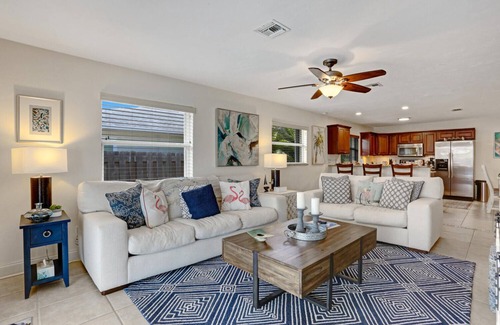 Naples Park House | Large Pool Home Perfect for Everyone – Minutes from Beaches and Restaurants