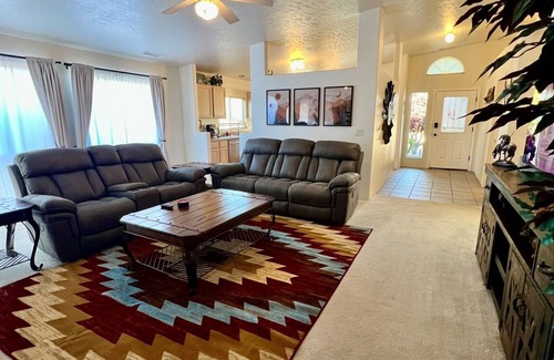 Prescott House | Large Prescott Home w/3-car Garage Central & Quiet