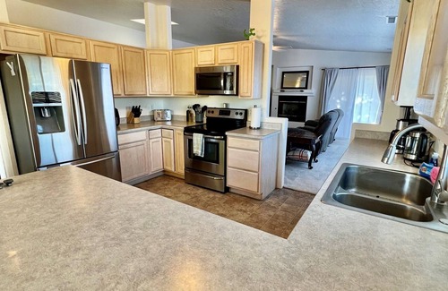 Prescott House | Large Prescott Home w/3-car Garage Central & Quiet