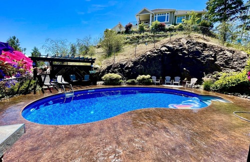 Wilden House | Large private home, close to everything, with gorgeous backyard pool.