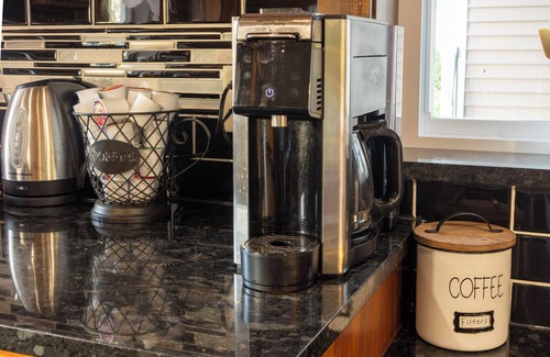 Holton House | Large Private Home, Sleeps 20, Great for Groups