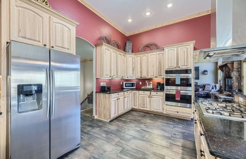 Fairplay House | Large & Private Mountain Getaway 35 Mins to Breck