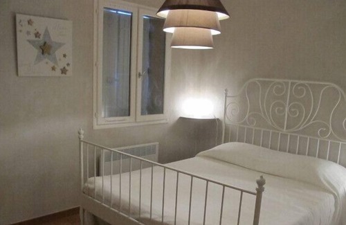 Malaucene Villa | large private pool villa, Wifi, 5 bedrooms, 2 bathrooms, 10 people
