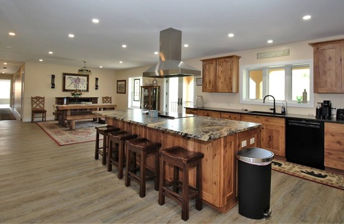Belle Fourche House | Large private property with multiple buildings and rooms! Great for large events!