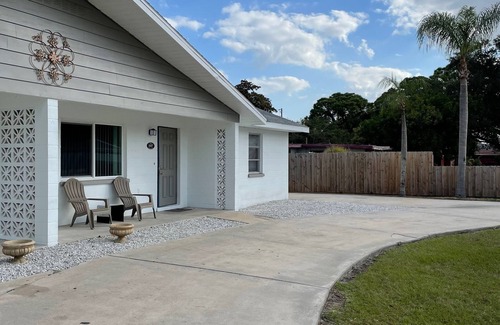 Bayshore Gardens House | Large Private Unit #1! Big yard and close to local beaches