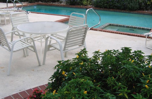 Pelican Bay Villa | Large Private Villa & Pool in Pelican Bay on Lake