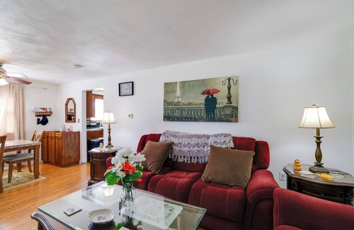 Tonawanda House | Large Private Yard: Home 14 Mi to Niagara Falls!