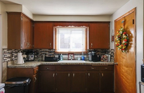 Tonawanda House | Large Private Yard: Home 14 Mi to Niagara Falls!