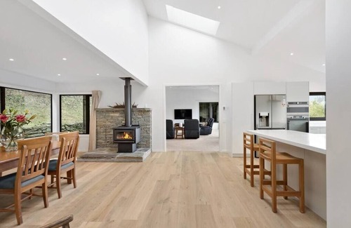 Fernhill House | Large Pure Alpine Privacy and Recently Renovated