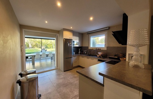 Saint-Jean-de-Vedas Villa | Large, quiet holiday home with garden, swimming pool and beach a stone's throw away