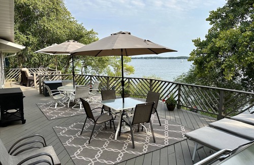 Pelican Rapids House | Large & quiet Pelican Lake - Game Room, Sauna, Great Views, Boat & Jet Ski Lifts