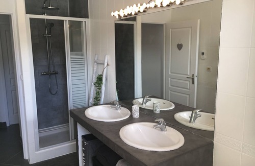 Biscarrosse Villa | Large, quiet Villa with heated pool, jacuzzi and gym /10 people