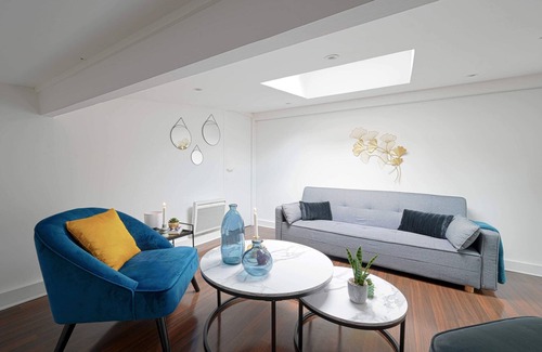 Notre-Dame Apartment | Large Renovated Apartment Chateau Versailles