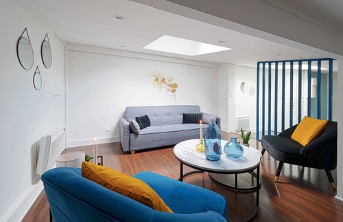 Notre-Dame Apartment | Large Renovated Apartment Chateau Versailles