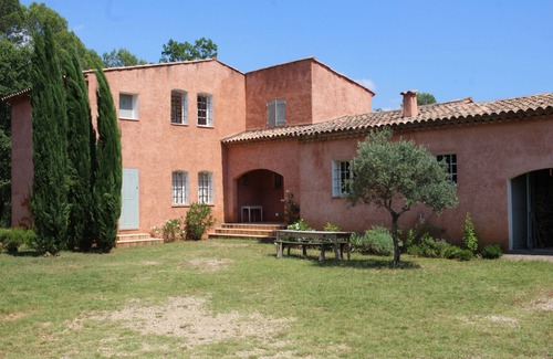 Entrecasteaux Villa | Large renovated country house with swimming pool, terraces, nature, peace and quiet, billiards, bowling green.
