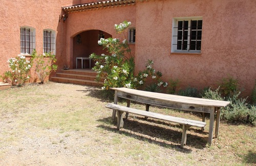 Entrecasteaux Villa | Large renovated country house with swimming pool, terraces, nature, peace and quiet, billiards, bowling green.