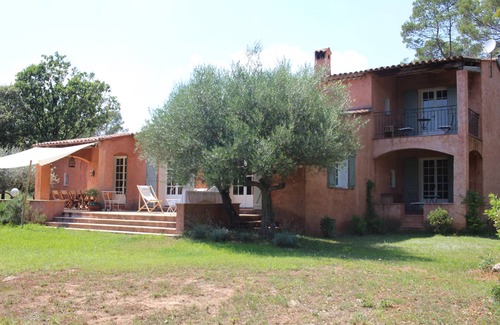 Entrecasteaux Villa | Large renovated country house with swimming pool, terraces, nature, peace and quiet, billiards, bowling green.