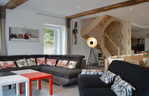Le Cercueil Cottage | Large restored house with pond, pets allowed, up to 12 people