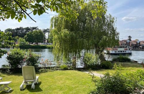 Wraysbury House | Large River Side Property offering 8 bedrooms