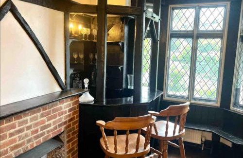 Wraysbury House | Large River Side Property offering 8 bedrooms
