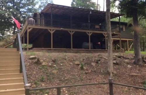 Murfreesboro Cabin | Large Riverfront family cabin. Within minutes of Diamond Mine and lake