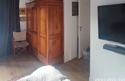 Le Kremlin-Bicetre Apartment | Large room with garden, near Paris center