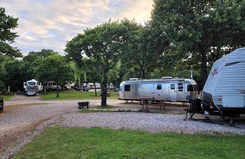 Kingston House | Large RV by Lake Texoma, Choctaw, and West Bay Casino
