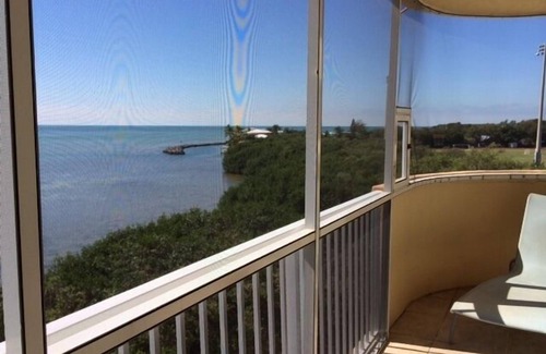 Tavernier Condo | Large Screened Porch, Professional Cleaning, Wifi