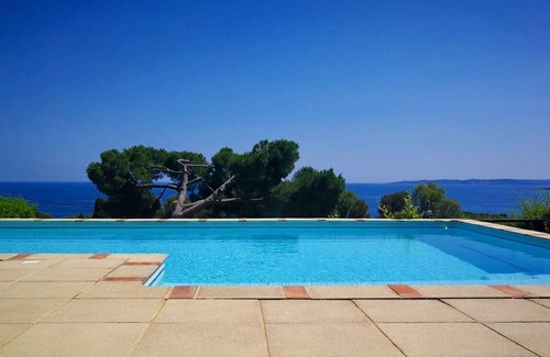 Plage de la Garonnette Villa | Large sea view, heated swimming pool, beach 400 m away and secure domain.