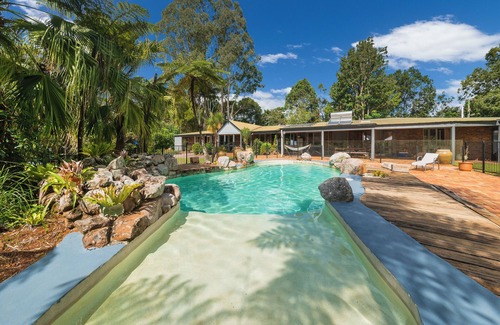 Maleny House | Large Secluded Family Home. Pet & Children friendly, Pool, Fire Pit. Wildlife,