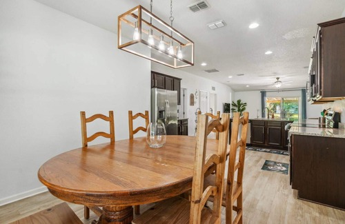Westside House | Large Serene Fenced Yard |Firepit |Dogs Ok| Herb Garden
