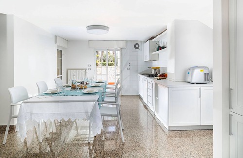 Marina di Modica Villa | Large Sicily villa rental on the seaside near Modica with pool, AC, Wi-Fi, Southern coast Sicily,