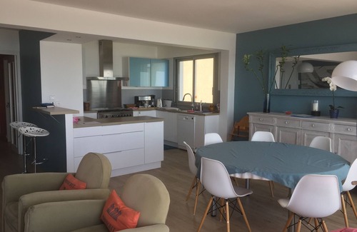 Pornichet Apartment | LARGE SOUTH-FACING 4-BEDROOM APARTMENT WITH DIRECT BEACH ACCESS