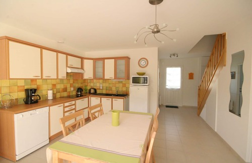 Baden House | Large south-facing terrace in the heart of the Gulf of Morbihan, enclosed garden