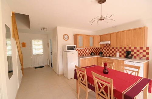 Baden House | Large south-facing terrace in the heart of the Gulf of Morbihan, enclosed garden